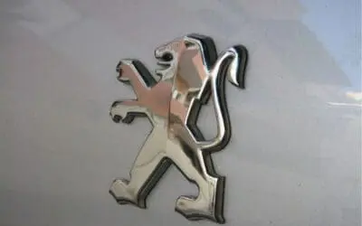Peugeot rivoluziona l’esperienza di guida con ChatGPT