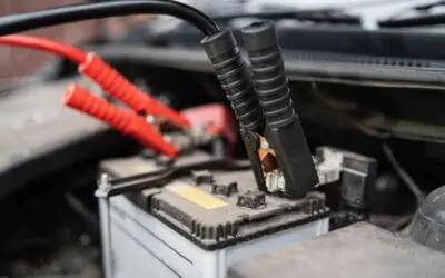 Batteria auto scarica: cosa fare e come avviare la macchina con i cavi